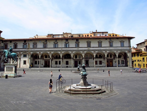 La fontana del monumento d'epoca a Firenze Italia