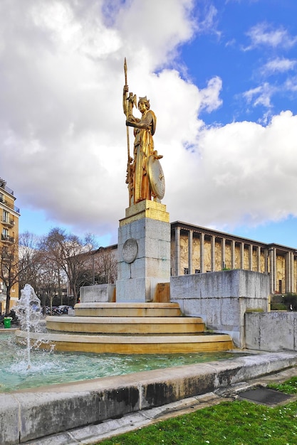 La fontana PorteDoree a Parigi