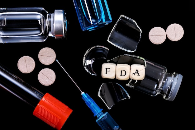 La Food and Drug Administration (FDA) è un'agenzia federale del Dipartimento della salute e dei servizi umani. Il concetto di rifiuto di nuovi farmaci, vaccini e biofarmaci da parte della FDA.
