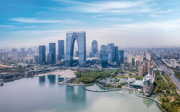 La fotografia aerea degli edifici urbani di Suzhou Jinji Lake CBD