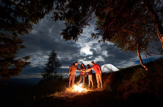 la gente celebra le vacanze