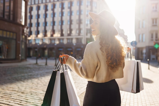 La gioia del consumo Acquisti sconti Black Friday concetto di vendita Vacanze invernali