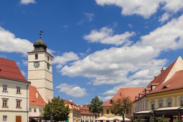 La grande chiesa gesuita di Sibiu Biserica RomanoCatolica Sfanta Treime con campanile dominante