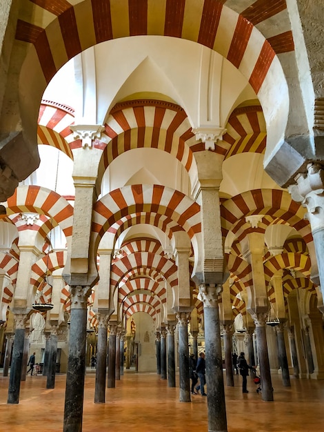 La grande moschea o interni famosi della Mezquita a Cordoba, Spagna.