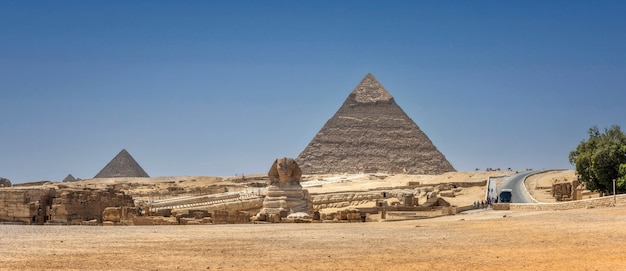 La Grande Sfinge e le Piramidi, famosa meraviglia del mondo, Giza, Egitto