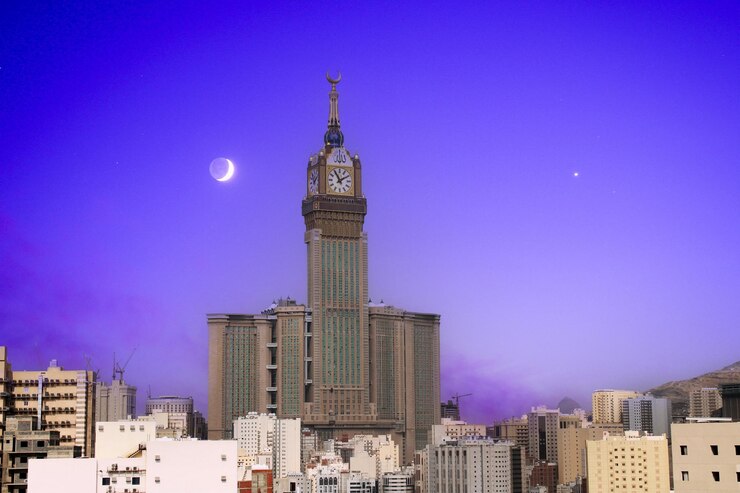 La maestosa torre dell'orologio di Mecca