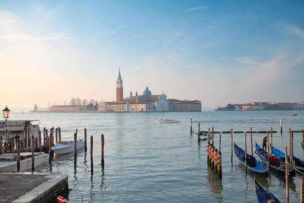 La Magia di Venezia Alba sulla Laguna