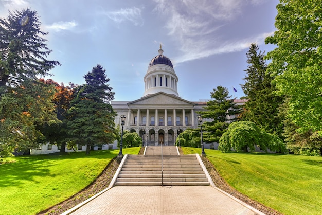 La Maine State House a Augusta Maine è la capitale dello stato del Maine L'edificio fu completato nel 1832 un anno dopo che Augusta divenne la capitale del Maine