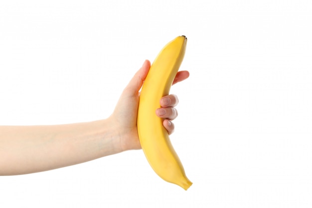 La mano femminile tiene la banana, isolata