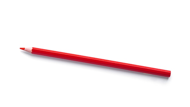 La matita rossa è isolata su una superficie bianca