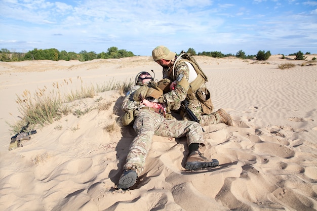 La medicina del campo di battaglia nel deserto