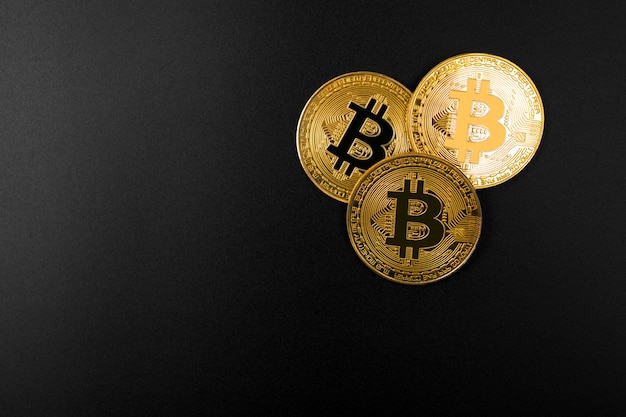 La moneta dorata del bitcoin su noi dollari si chiude su. Crypto valuta elettronica