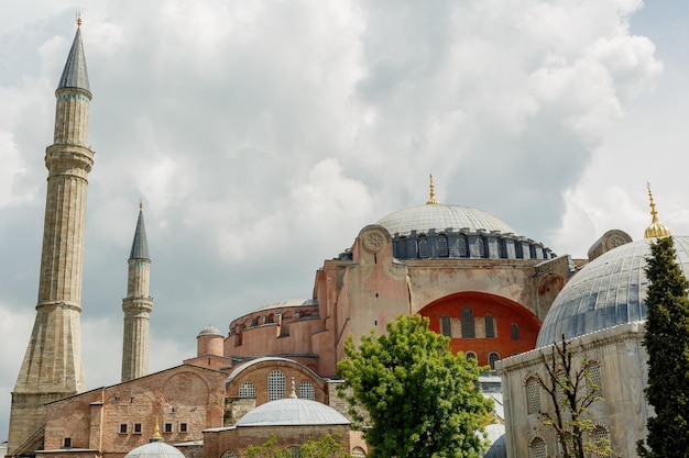 La Moschea del Sultano Ahmed Moschea Blu e la vista della fontana dal Parco di Sultanahmet a Istanbul