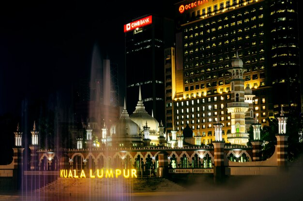 La moschea di Jamek è un punto di riferimento nella zona del fiume della vita della città di Kuala Lumpur, in Malesia.