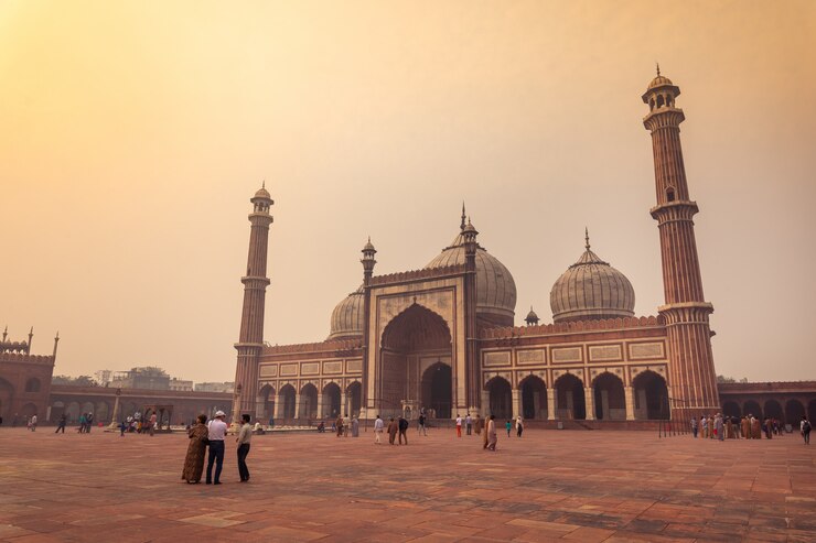 La moschea Masjid e Jahan Numa a Nuova Delhi, in India.
