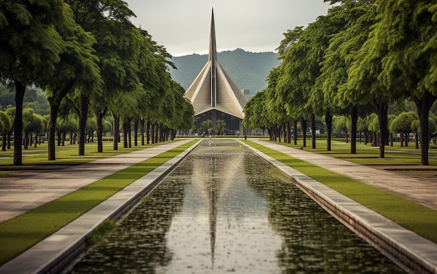 La natura abbraccia una passeggiata intorno al Green Haven della Moschea Faisal