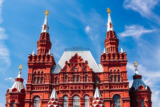 La natura osserva l'architettura e la vita della città di Mosca