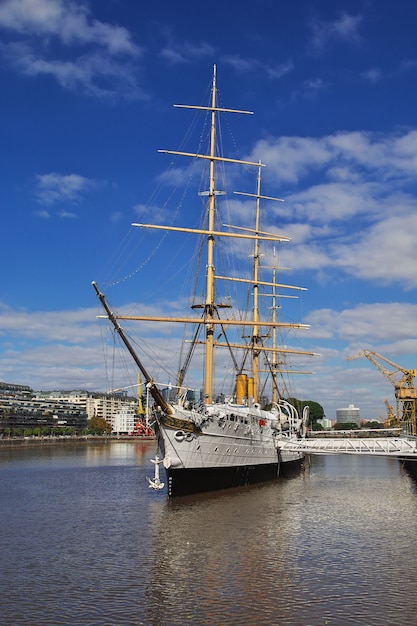 La nave a Buenos Aires, in Argentina