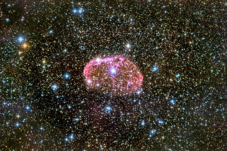 Foto la nebulosa crescente ngc6888 è una nebulosa ad emissione nella costellazione del cigno