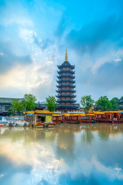 La pagoda del canale antico molo a Huaian, in Cina