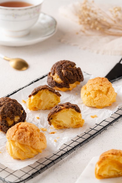 La pasta choux è una pasta frolla delicata utilizzata in molti pasticcini