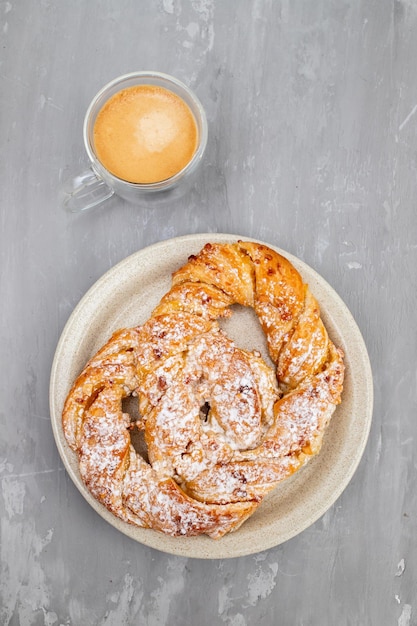 La pasticceria dolce di Brezel fatta a mano per uno spuntino delizioso