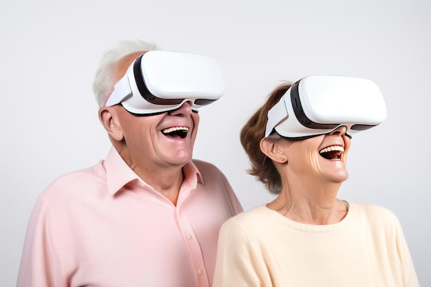 La pensione ha ricablato l'esplorazione della realtà virtuale della coppia di anziani su uno sfondo bianco per studio