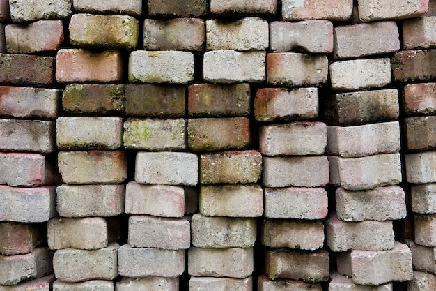 La pila di calcestruzzo pavimenta il blocco vecchio