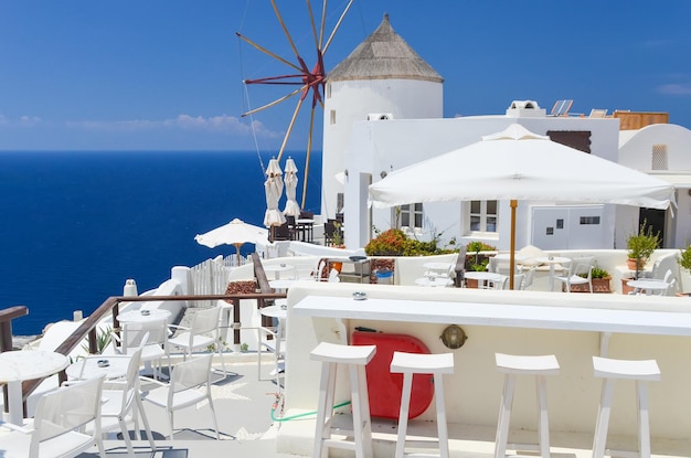 La pittoresca cittadina sulla collina dell'isola di Santorini