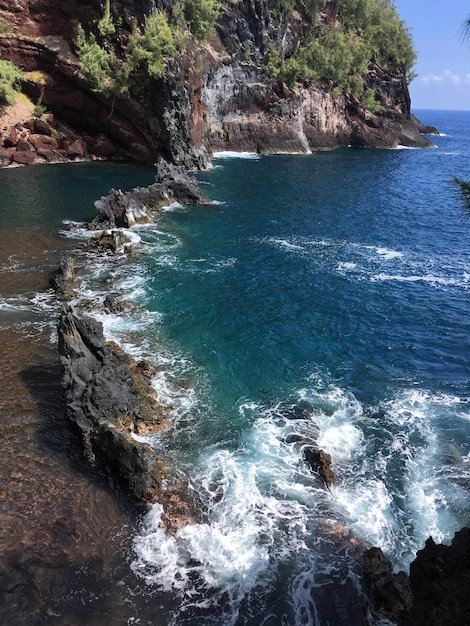 La playa roja de Kaihalulu a Maui Hawaii