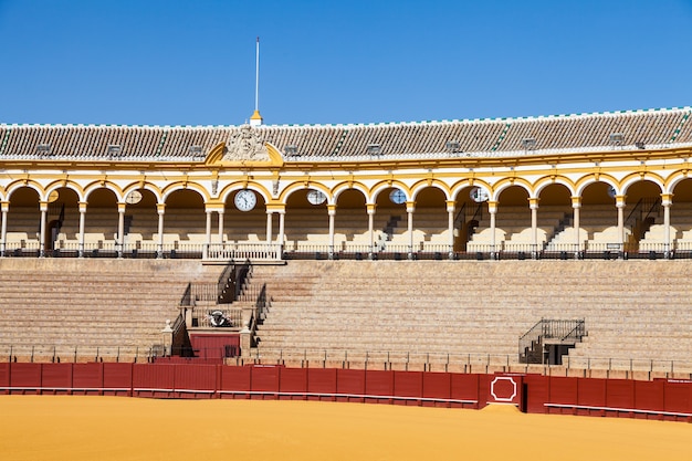 La Plaza de Toros de la Real Maestranza de Caballería de Sevilla è l'arena più antica del mondo.