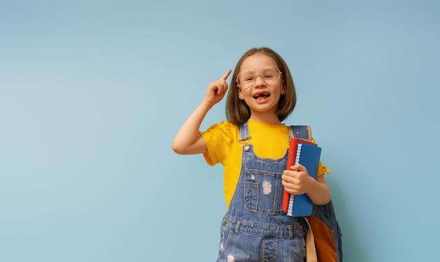 La ragazza è pronta per tornare a scuola