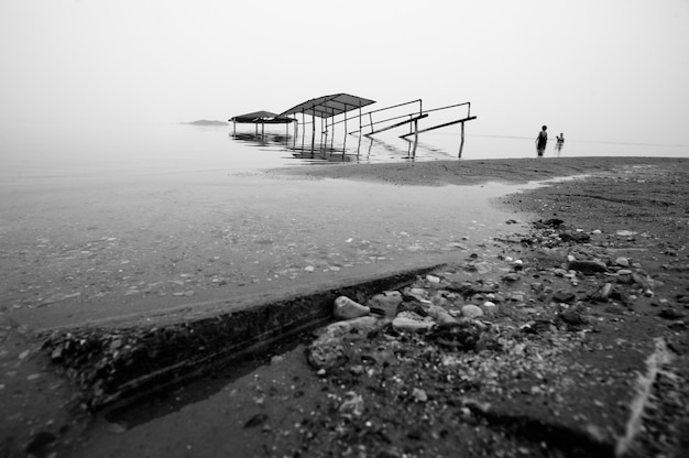 La riva del Mar Morto dal lato israeliano.