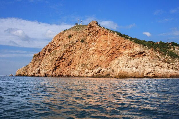 La roccia e il mare