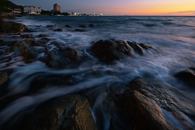 La roccia sul mare