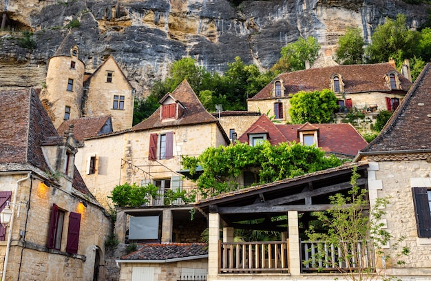 La Roque-Gageac vecchio villaggio in Francia dal fiume Dordogne, Nouvelle-Aquitaine, France