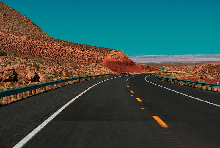 Foto la route 66 in california, paesaggio arido, rettilineo senza fine.