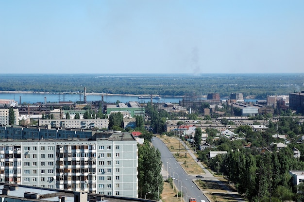 La Russia gentile sulla città di Volgograd dall'alto