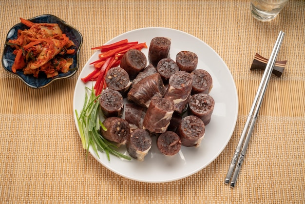 La salsiccia di sangue coreana o Sundae Soondae è il cibo nazionale tradizionale coreano