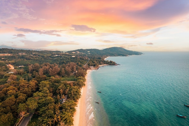 La sera vista mare e spiaggia