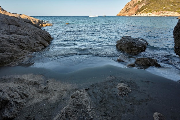 La spiaggia buia e buia