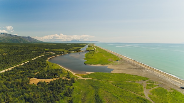 la spiaggia del mare di Okhotsk.