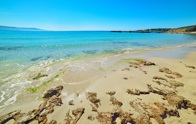 La spiaggia delle Bombarde ad Alghero in Sardegna
