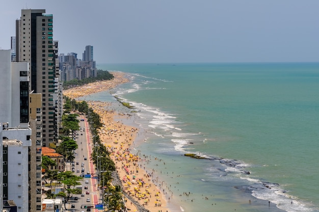 La spiaggia di Boa Viagem affollata di bagnanti Recife Pernambuco Brasile il 27 settembre 2008