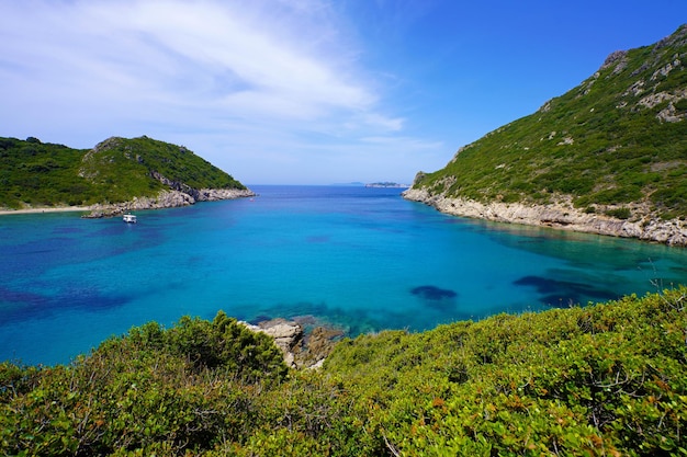 La spiaggia di Porto Timoni a Corfù è un luogo paradisiaco con spiaggia e acqua cristallina nell'isola di Corfù in Grecia in Europa