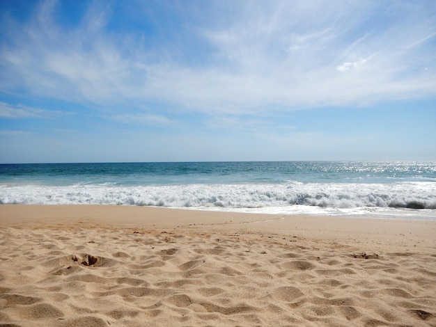 La spiaggia la mattina di un giorno d'estate