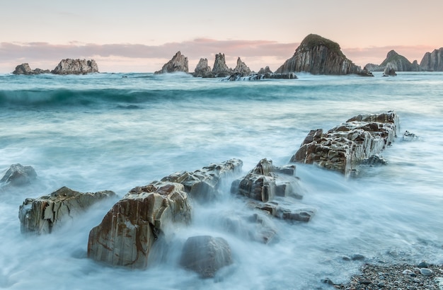 la spiaggia più esotica delle Asturie