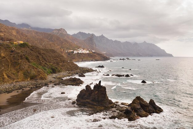 La spiaggia sabbiosa di Benijo sull'isola di TenerifeLe Isole Canarie Spagna