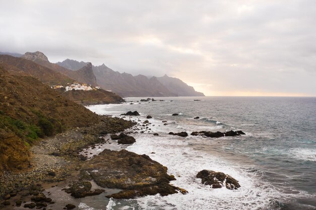 La spiaggia sabbiosa di Benijo sull'isola di TenerifeLe Isole Canarie Spagna