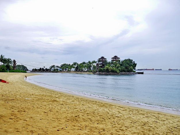 La spiaggia sull'isola di Sentosa Singapore